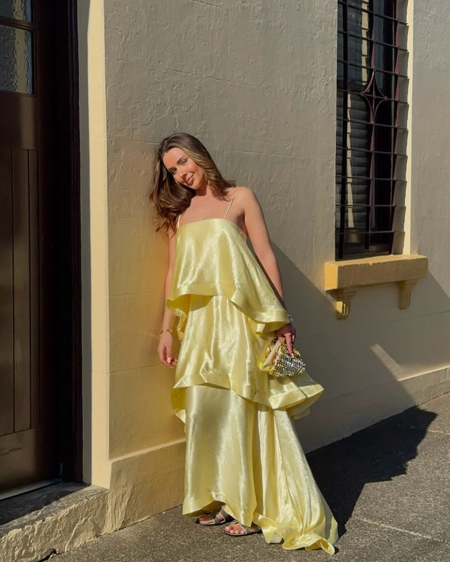 Margot gestuftes Volant Satén Maxi Kleid