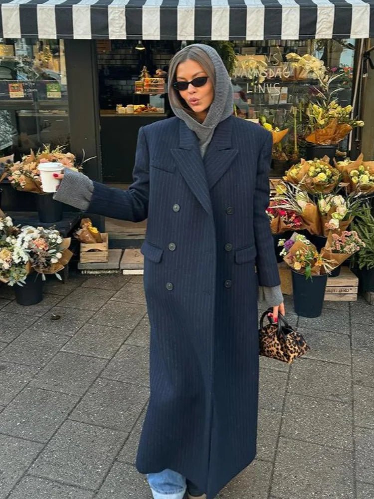 Monica divrindu garais mētelis