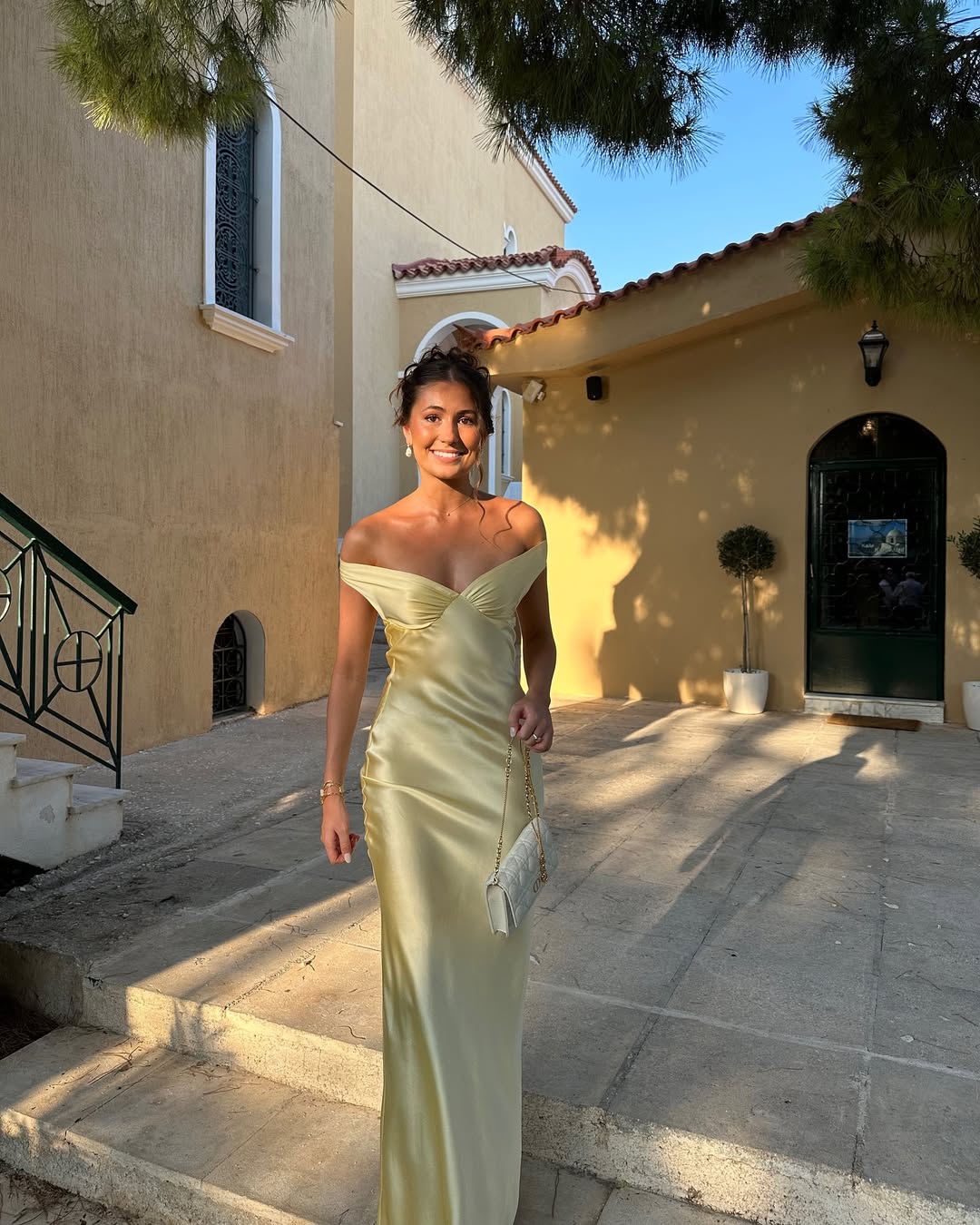 Serene Rückenfreies Satin-Maxikleid