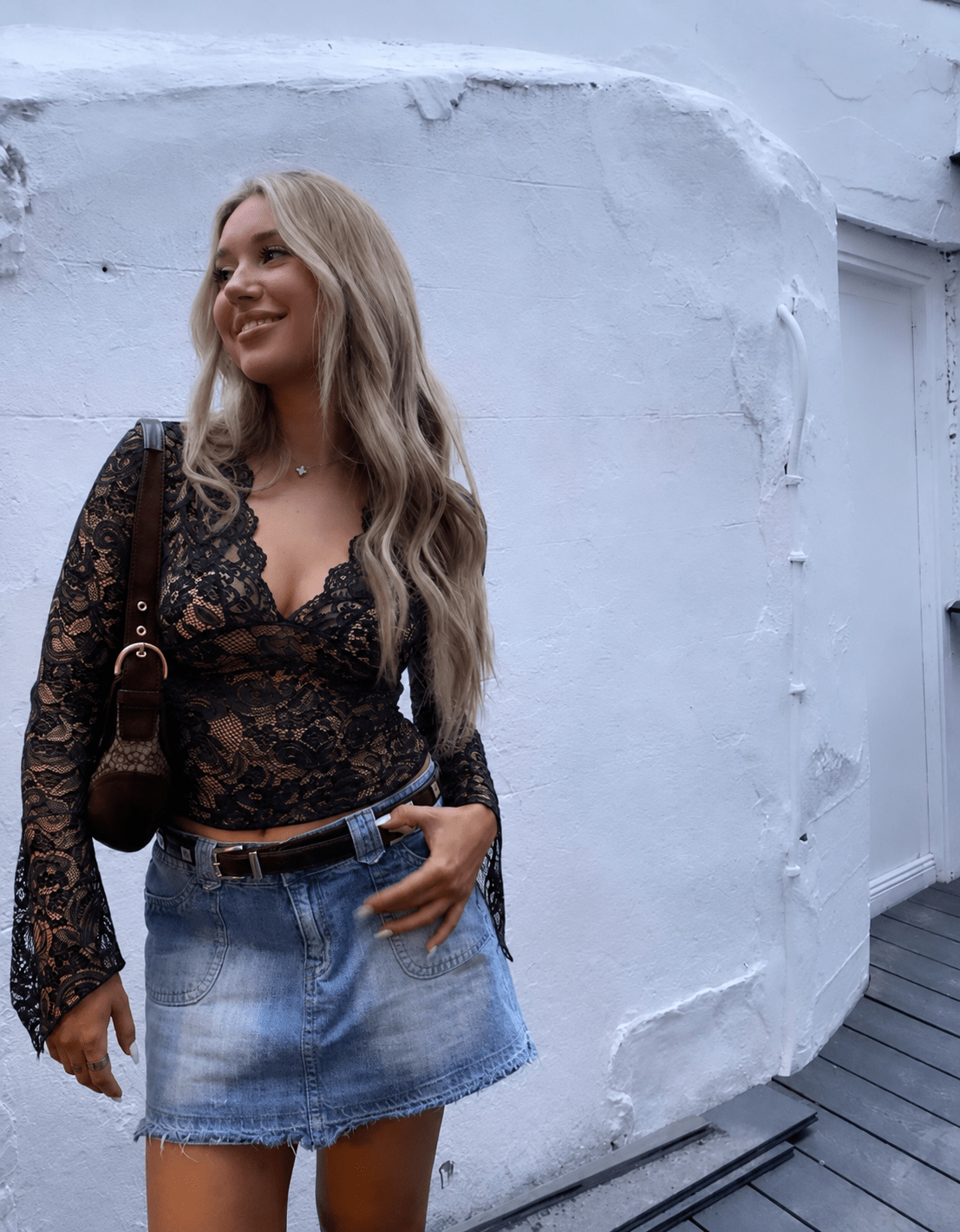 Sophia V formos iškirptės nėriniuotas viršus